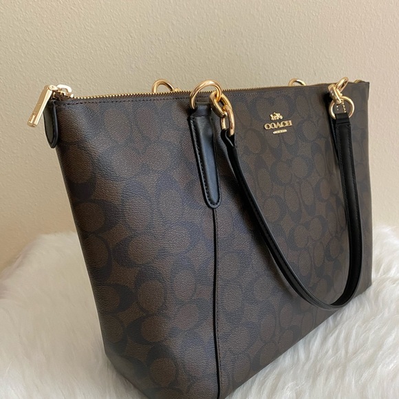 Coach - Picture 7 of 8